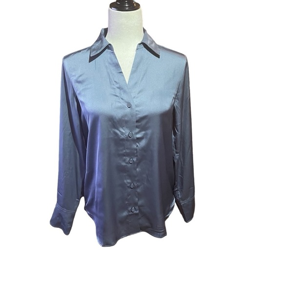 H&M Long Sleeve Polyester V Neck Collared Button up Blouse NWT Size XS - Picture 1 of 9